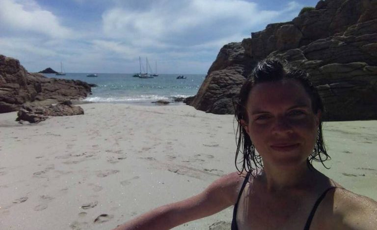 E ZHDUKUR PREJ DITËSH/ Gjendet e vdekur turistja franceze në Greqi, DYSHIMET e para