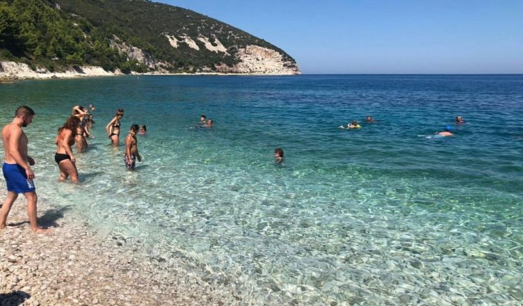 “NJË MILIONË TURISTË NË GUSHT”/ Klosi: Shqipëria e hapur plotësisht dhe e sigurtë