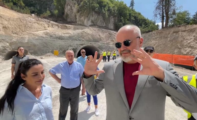 TUNELI I KARDHIQIT DREJT PËRFUNDIMIT/ Rama: Shkurton me 3 ORË rrugën nga Tirana në Sarandë