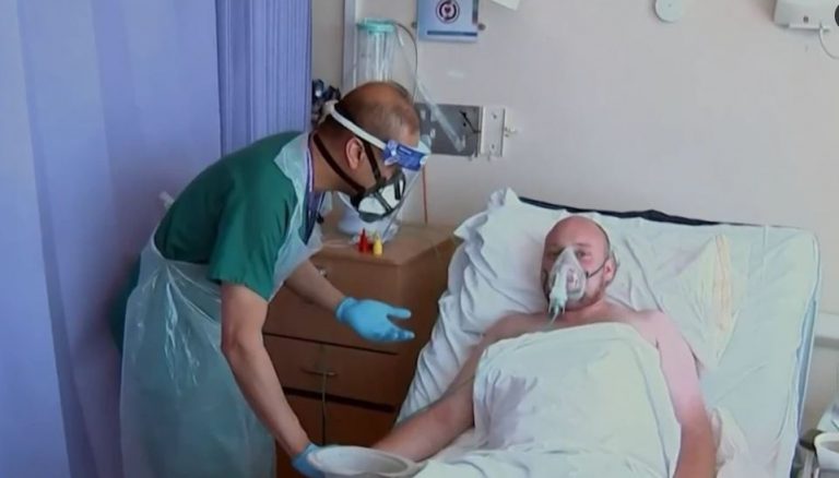 “KJO SËMUNDJE ËSHTË E ÇMENDUR”/ Të rinj të pavaksinuar mbushin pavionet e Covid-19 në Angli