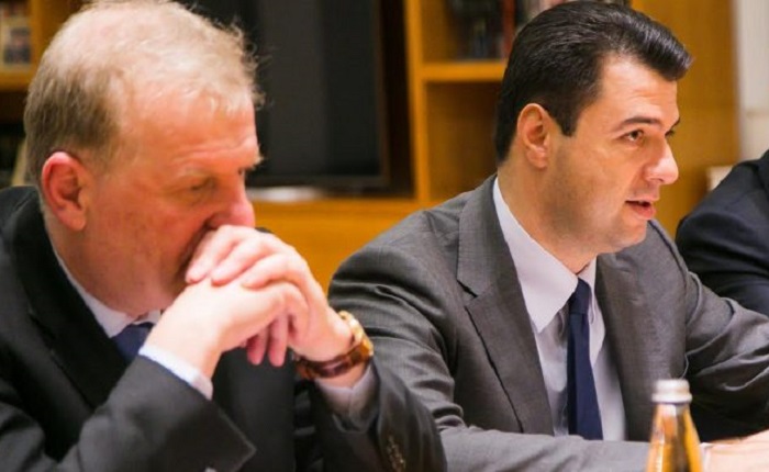 SULMI I “KAMIKAZËVE” TË METËS NDAJ SORECËS/ Genc Pollo: Lajthitje vere, e çuditshme dhe amorale. Të tërheqin…