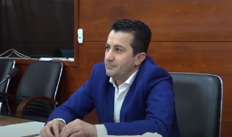 ARRESTIMI/ Maksim Sota thyen heshtjen , si bashkëpunëtorët e drejtësisë “fundosën” Prokurorin