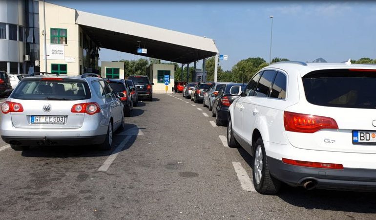 15 EURO PËR TË HYRË NË MAL TË ZI/ Siguracioni i mjetit problem për shqiptarët, Abazoviç jep zgjidhjen