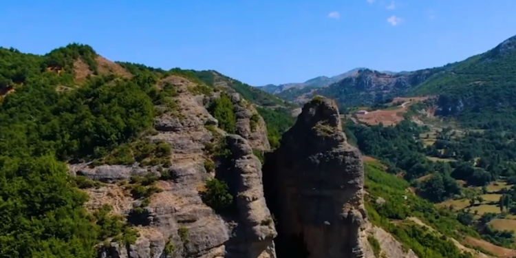 NGA URA E VASHËS E DERI TEK KANIONI I URAKËS/ Rama publikon VIDEO dhe “numëron” bukuritë e Matit