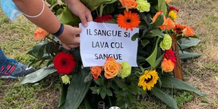 “GJAKU LAHET ME GJAK…”/ Ja mesazhi te vendi ku u vra brutalisht 23-vjeçari shqiptar Atilio Ndreca