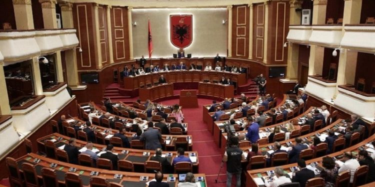 30 NISMAT QË DO SHQYRTOHEN NË SHTATOR/ Nga 2 amnistitë, lista e zezë me përdhunuesit tek përgjysmimi i pagave për…