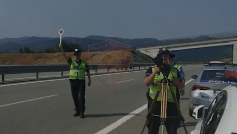 FLUKSI I FUNDJAVËS/ Policia arreston 11 drejtues: Mos fluturoni në rrugë për të arritur sa më parë detin