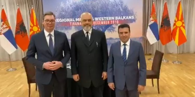 “FINANCIAL TIMES” artikull për “Ballkanin e Hapur” e integrimin: Treshja Ballkanike e zhgënjyer nga BE