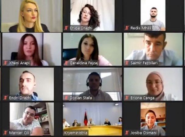 “KOHA PËR T’U KTHYER NË SHQIPËRI…”/ Rama bisedë online me të rinjtë: Po bëni diçka të dobishme për vendin