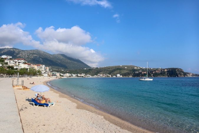 NDODH NË HIMARË/ I vodhi lekë menaxherit, si e pëson kamarieri 19 vjeç