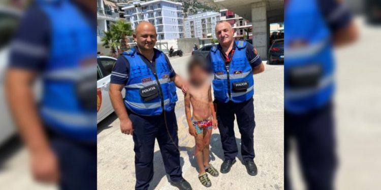 LAJM I MIRË/ Kishte humbur në zonën e plazhit në Shëngjin, gjendet 7-vjeçari që…