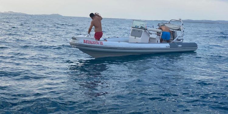 PËSOI DEFEKT NË DET SKAFI/ Shpëtohen nga mbytja dy persona të tjerë në Vlorë