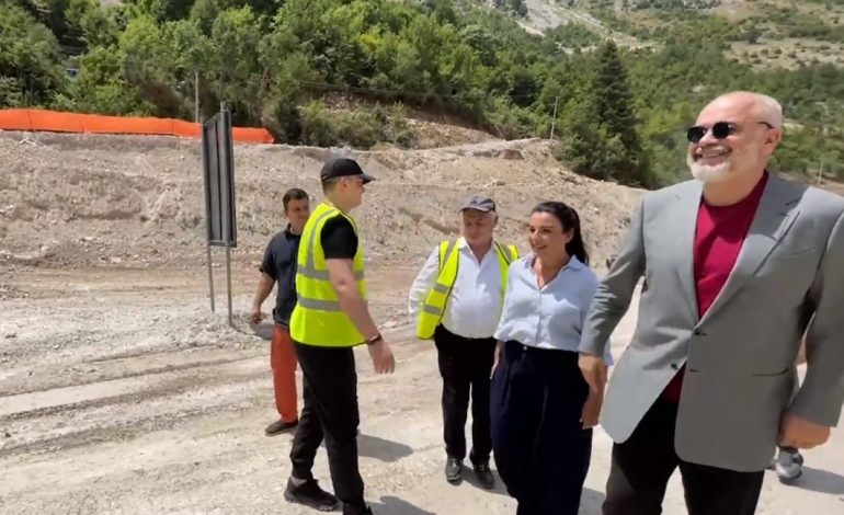 “MBRESLËNËSE…”/ Rama publikon videon si po transformohet kalaja e Ali Pashë Tepelenës