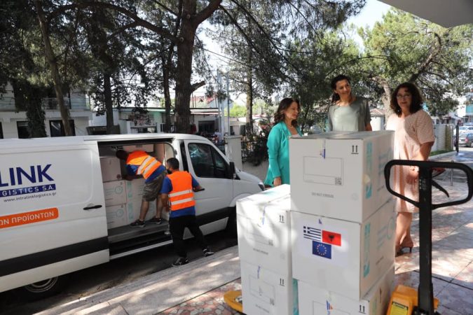 MBËRRIJNË 100 MIJË DOZA “ASTRAZENECA”/ Manastirliu: Vijojmë pa u ndalur planin e vaksinimit derë më derë
