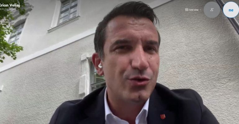 “TEATRI”/ Veliaj: Kushtetuesja na dha të drejtë. Akuzat e AMT? Jo çdo klloun meriton mikrofon