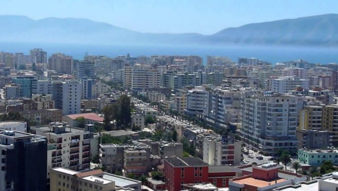 PRONARI NËN AKUZËN PËR PRODHIM E TRAFIK DROGE/ I sekuestrohen apartamente, makina dhe truall në Vlorë