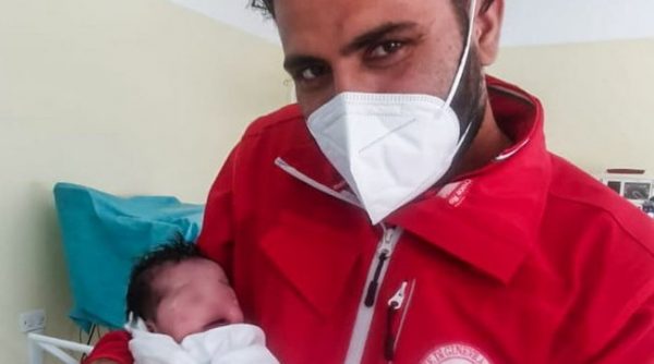 BURRIN IA VRANË TALEBANËT/ 32-vjeçarja afgane sjell në jetë fëmijën në spitalin italian, mjekët: Nuk ishte e lehtë