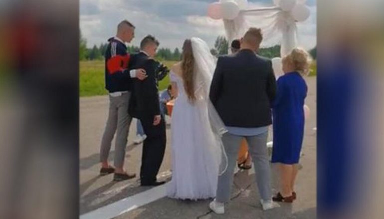 NDODH EDHE KJO/ I riu bëhet “tapë” një natë para martesës, nuk e mbajnë këmbët gjatë ceremonisë (VIDEO)