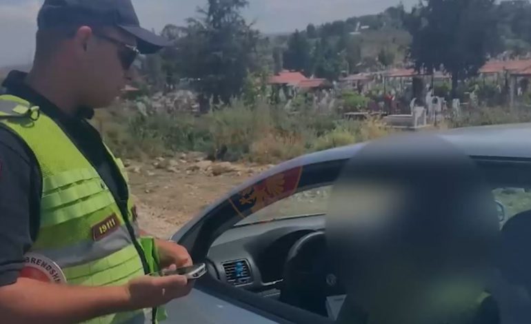 ME SHPEJTËSI SKËTERRË/ Pezullohen 18 leje drejtimi gjatë monitorimit në Bypass-in e Vlorës
