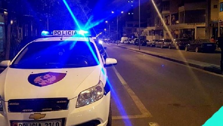 E RËNDË NË KAMËZ/ Burrë e grua qëllohen me armë pranë banesës, policia në kërkim të autorit