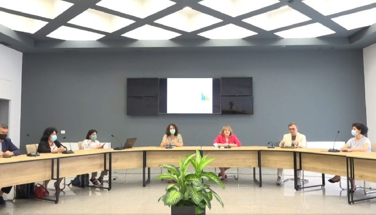 RRITJA E INFEKTIMEVE/ Mblidhet sot Komiteti Teknik për masat anti-COVID. A do ketë vaksinim të detyruar?