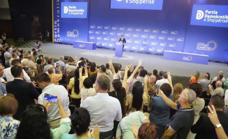 DREJTUESIT E RINJ TË PD/ Brenda gushtit mblidhet Këshilli i ri Kombëtar, kush pritet të rikonfirmohet