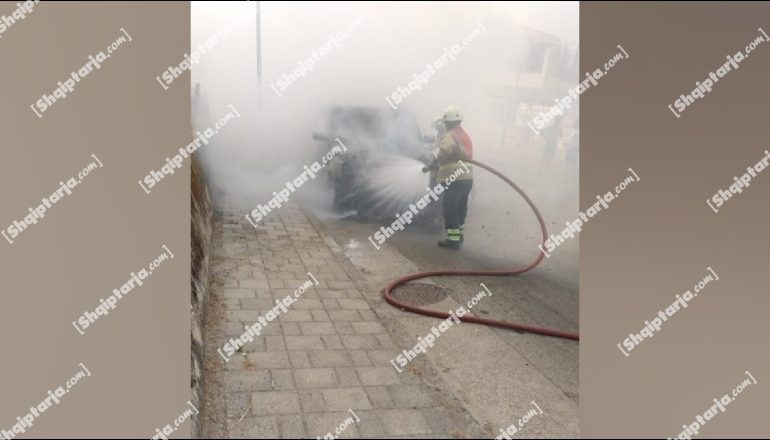 PËRFSHIHET NGA FLAKËT AUTOMJETI NË HIMARË/ Ndërhynë në kohë zjarrfikësja për shuarjen e zjarrit, dyshohet se…