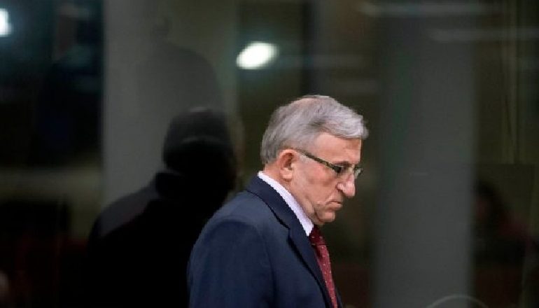 I DËNUAR PËR KRIME LUFTE NË KOSOVË/ Ish-komandanti Vladimir Lazareviç shpallet qytetar nderi në Serbi