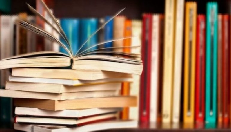 ÇFARË LEXUAN SHQIPTARËT NË PANDEMI? 10 librat më të shitur gjatë vitit 2020