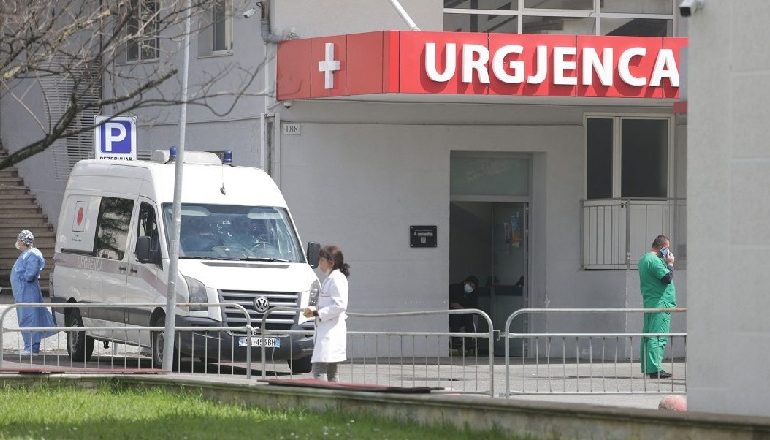 VIJOJNË TË MBETEN TË LARTA INFEKTIMET/ Regjistrohet 1 viktimë me COVID-19, ja sa raste në 24 orët e fundit…