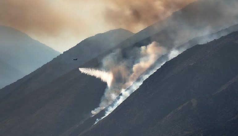 ZJARRET NË VEND/ Vijon operacioni në majën e Karaburunit, strukturat ende terren. Ndërhyrje nga ajri dhe nga toka