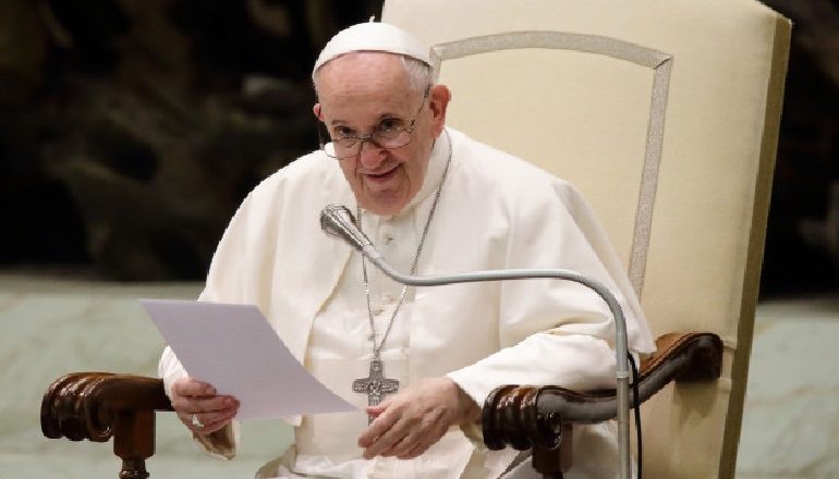 PAKO E DYSHIMTË/ Kërcënohet Papa Françesko, i dërgojnë një zarf me tre plumba pistolete