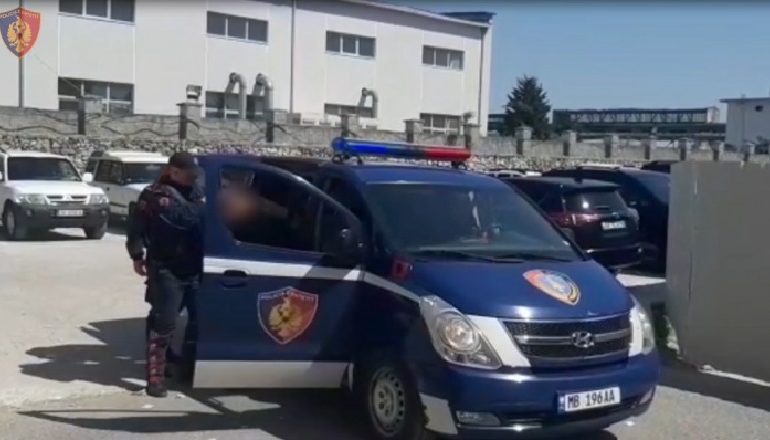 E FUNDIT/ Atentat në Lezhë, qëllohet me armë zjarri një automjet në lëvizje