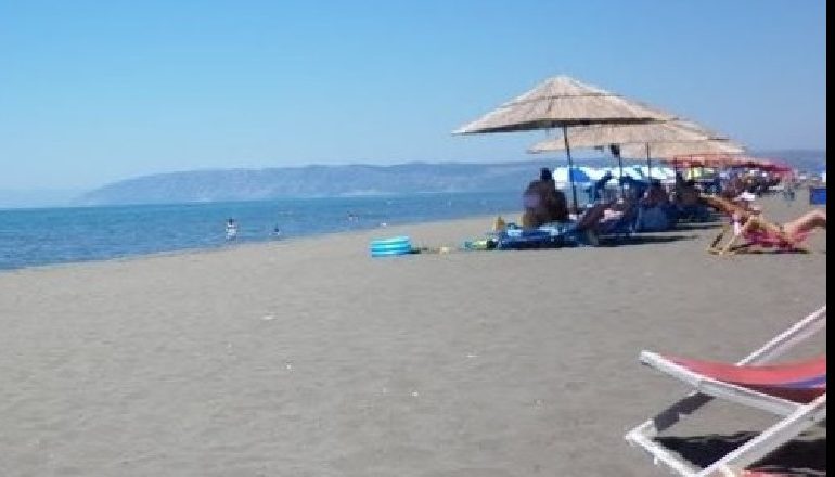 E RËNDË NË LEZHË/ Një 70 vjeçar mbytet duke u larë në plazhin e Tales