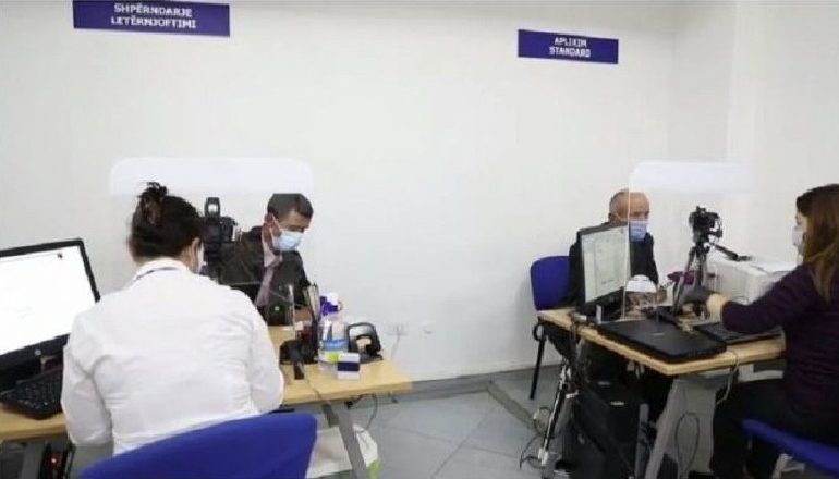FLUKS APLIKIMI PËR DOKUMENTE BIOMETRIKE/ MB: Zyrat do të jenë të hapur edhe ditën e shtunë