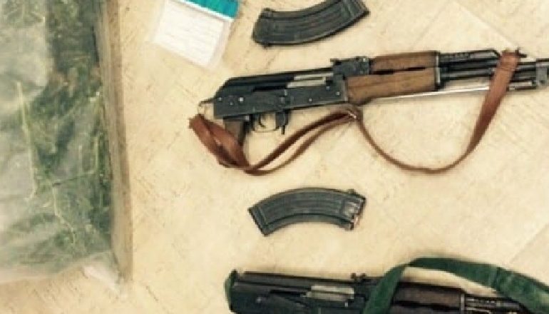 KANABIS DHE ARMË GJAHU PA LEJE/ Arrestohet 46-vjeçari në Mallakastër