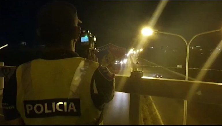 ME SHPEJTËSI SKËTERRË/ Në 4 orë hiqen 28 patenta dhe gjobiten 15 drejtues mjetesh në aksin Sauk-Te