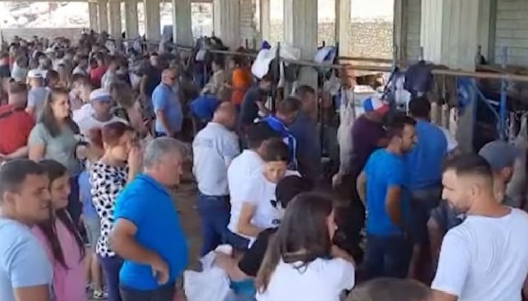 PELIGRINAZHI NË MALIN E TOMORRIT/ Sot dita kulminante, mijëra besimtarë ngjiten në Teqenë e Kulmakut