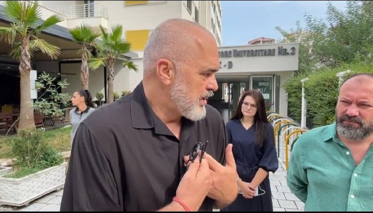VITI I RI AKADEMIK/ Rama: Studentët dhe pedagogët të bëhen gati për vaksinim të detyrueshëm (VIDEO)