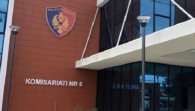AKUZOHET PËR KORRUPSION DHE SHPËRDORIM DETYRE/ Lihet në burg inspektori i policisë kriminale në Tiranë (EMRI)