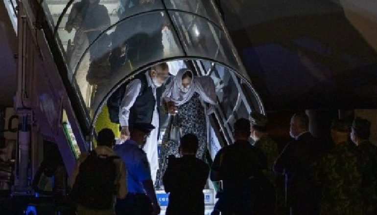 E FUNDIT/ Nisen drejt Shqipërisë dy avionë të tjerë me afganë, pritet të mbërrijnë para mesnatës
