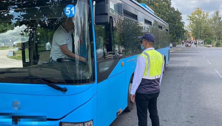 I DEHUR NË TIMON DHE RREZIKONTE JETËN E 36 PASAGJERËVE/ Arrestohet shoferi 56-vjeçar autobusit i linjë Korçë-Tiranë