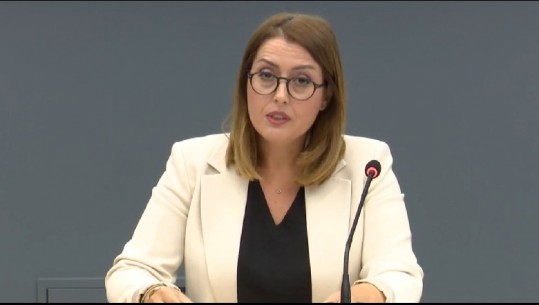 COVID-19/ A do të pezullohen nga puna për mësuesit që refuzojnë vaksinën? Ja si përgjigjet Manastirliu