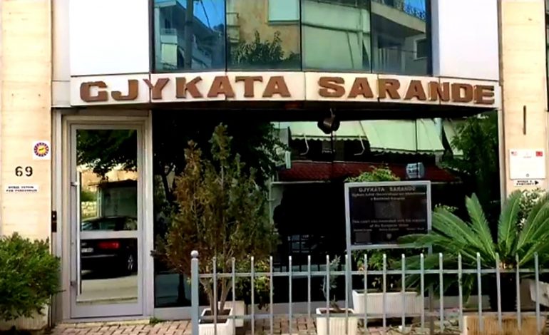 DRAMA E FAMILJES HAJDINAJ/ Pas vajzës, Gjykata mbyll në qeli edhe nënën, akuzohet për “dhunë në familje”