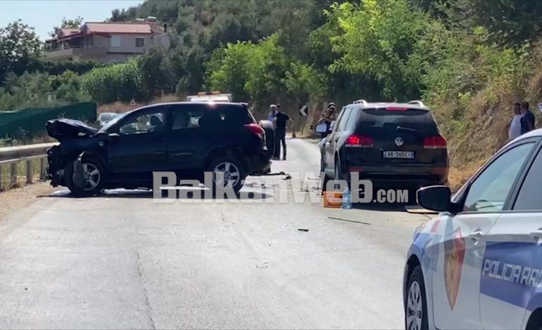 AKSIDENT NË LEVAN-TEPELENË/ Plagosen 2 shoferët dhe 4 pasagjerë, devijohet trafiku