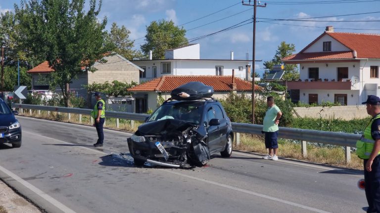 AKSIDENT NË POGRADEC/ Përplasen dy makina, një i plagosur