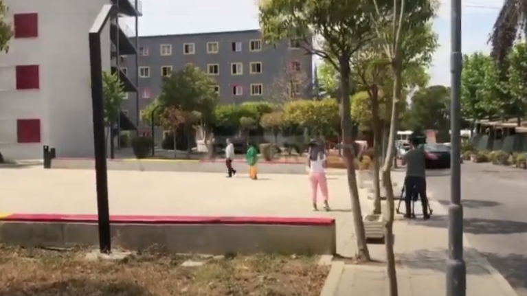 PAS RINASIT, XHAÇKA EDHE NË QYTET STUDENTI/ Inspekton godinat, ku do të vendosen refugjatët afganë