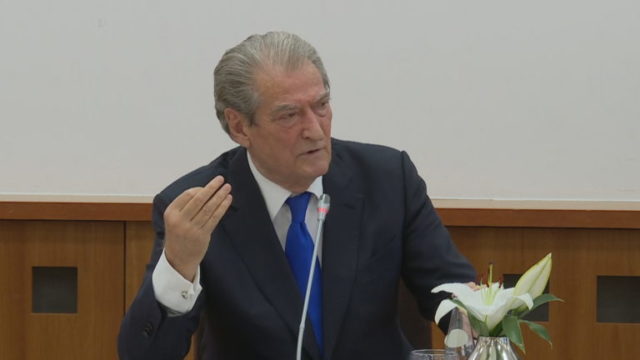 FRIKË NGA VENDIMI I BASHËS? Berisha i kujton “dy ndere” kryedemokratit: E mbrojta kur e akuzonin për…