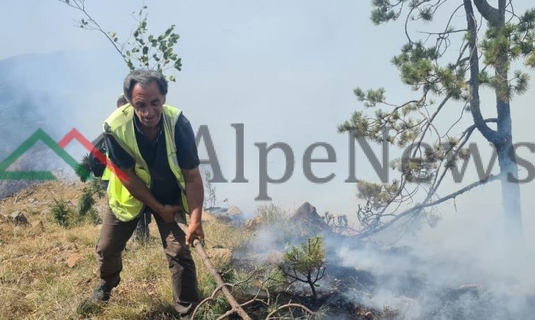 PAMJET E FUNDIT/ Riaktivizohet vatra e zjarrit në fshatin Qershizë, flakët…