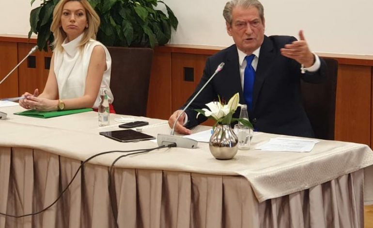 E THOTË HAPUR/ Berisha: Në parlament do futem siç më kanë votuar, shqiptarët të kërkojnë fakte që të mos hanë bar